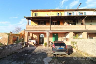 CASA SEMINDIPENDENTE A CADELBOSCO DI SOPRA