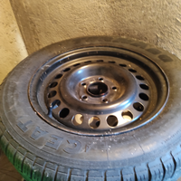 4 cerchi in lega con gomme+cerchio di scorta