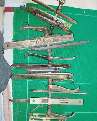 Serrature con maniglie per porte interne
