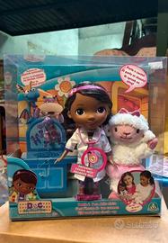giocattolo dottoressa peluche