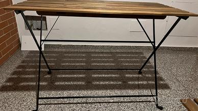 Tavolo e sedie richiudibili