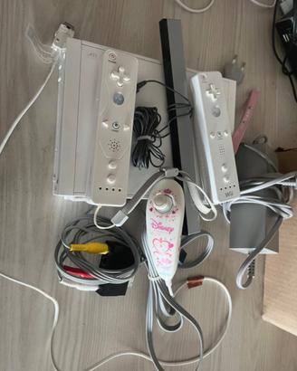 Nintendo Wii mod con 2 telecomandi e 3 giochi