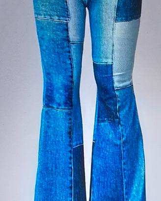 pantalone gamba svasata in fantasia tipo jeans 