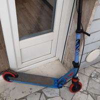 Monopattino bambini con eventuale casco