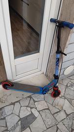 Monopattino bambini con eventuale casco