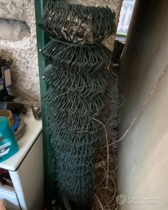 Rete metallica plastificata  mai usata con pali