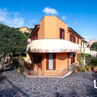 Caposchiera composto da due unità abitative