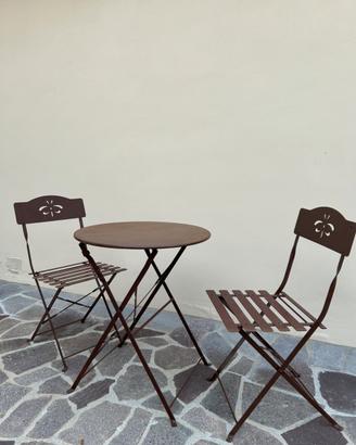 Tavolo e sedie da esterno