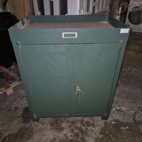 mobiletto  in metallo