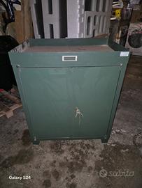 mobiletto  in metallo