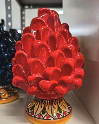 Pigna smaltata rossa, H 15cm, ceramica di Caltagir