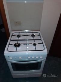 Cucina gas metano mai usata come in foto.