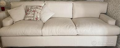 Divano a tre posti e due poltrone