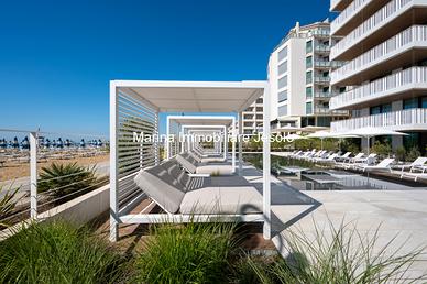 Appartamento nuovo - fronte mare - ultimo piano
