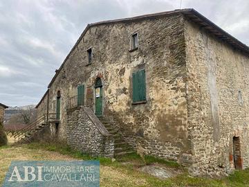 Rustico / Casale di 500 m² con più di 5 locali a C