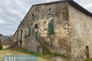 Rustico / Casale di 500 m² con più di 5 locali a C
