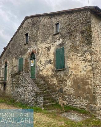 Rustico / Casale di 500 m² con più di 5 locali a C