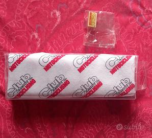 Club Amici di Motociclismo.  Foulard e spilla