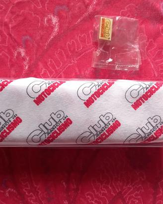 Club Amici di Motociclismo.  Foulard e spilla