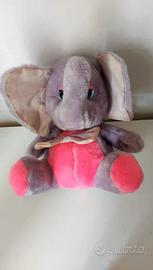Peluche elefante viola con fiocco – morbido
