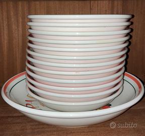 Servizio di 12 piatti e piatto da portata anni '70
