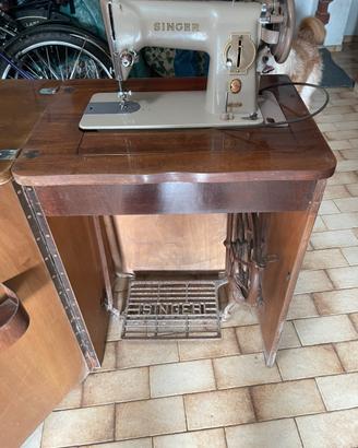 macchina per cucire a pedale SINGER