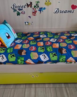 letto singolo con ruote sotto e materasso