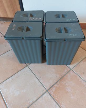 4 bidoncini per carta, plastica, secvo, umido.