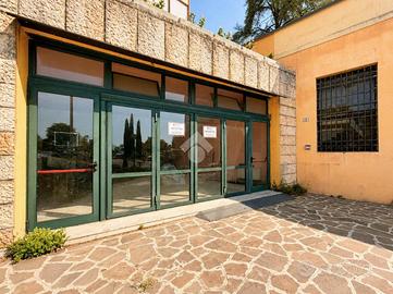 NEGOZIO A GARDONE RIVIERA