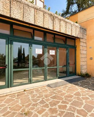NEGOZIO A GARDONE RIVIERA