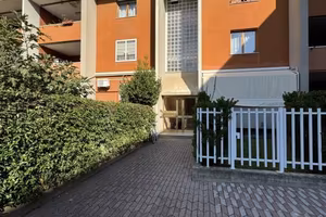 Appartamento di 110 m² con 4 locali e box auto a R