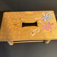 Sgabello in legno dipinto a mano
