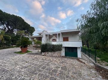 VILLA SINGOLA A POLIGNANO A MARE