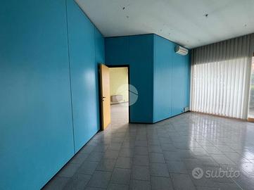 NEGOZIO A DESENZANO DEL GARDA