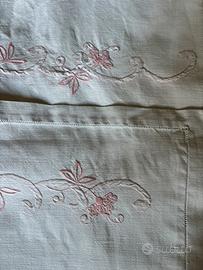 Splendide lenzuola vintage tela e ricamo a mano