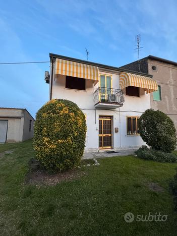 Casa con due appartamenti a serravalle (fe)