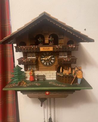 Orologio a cucù a pendolo meccanico svizzero.