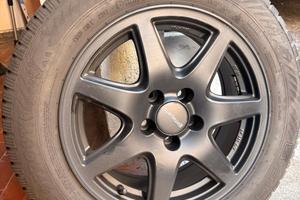  4 cerchi in lega con gomme 