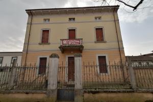 Villa + ampio magazzino