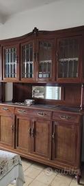 Cucina con vetrinetta