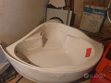 Vasca da bagno mai usata a metà prezzo