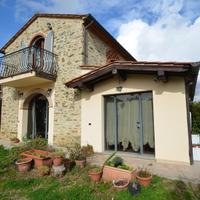 Privato vende casa colonica