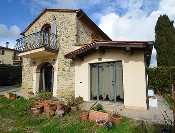 Privato vende casa colonica