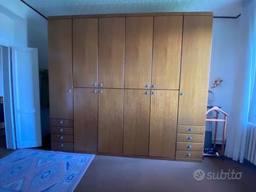 Armadio in legno ciliegio