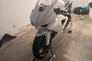Suzuki GSX-R 600 K9 pista + carene road/accessori
