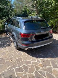 automobile Audi A4 allroad
