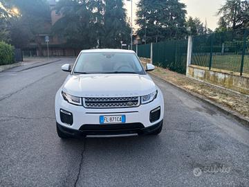 Auto evoque
