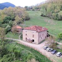 Podere in posizione panoramica con attività agr...