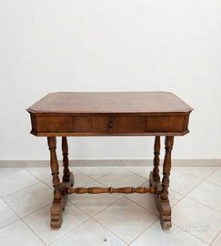 Antico tavolo d'epoca fine 1800 in legno massello