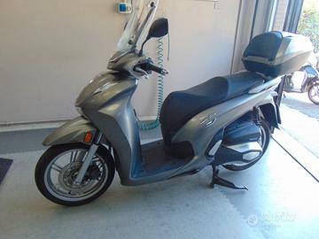 Honda SH 350 grigio metallizzato anno 2021 km 25.0